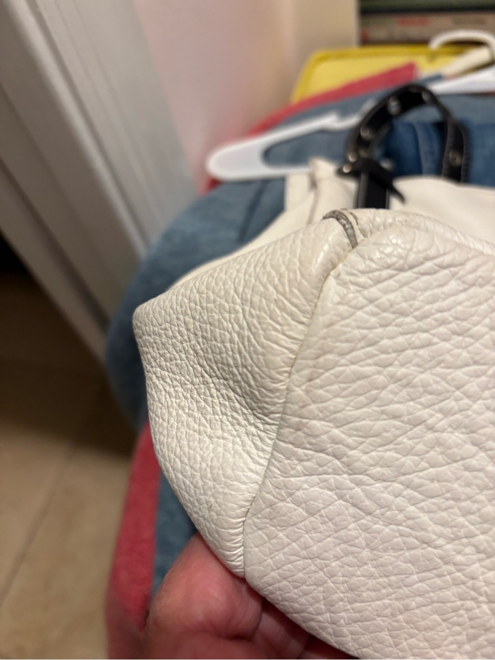 Italian Classic White Leather Shoulder Bag with Black Strap Accents - Picture 5 of 10